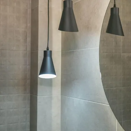 Downtown Deluxe - White Tower Apartment *